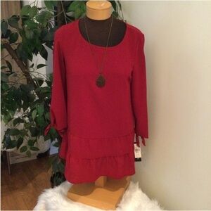 AGB Woman’s size Small tunic with necklace included 3/4 tie sleeve